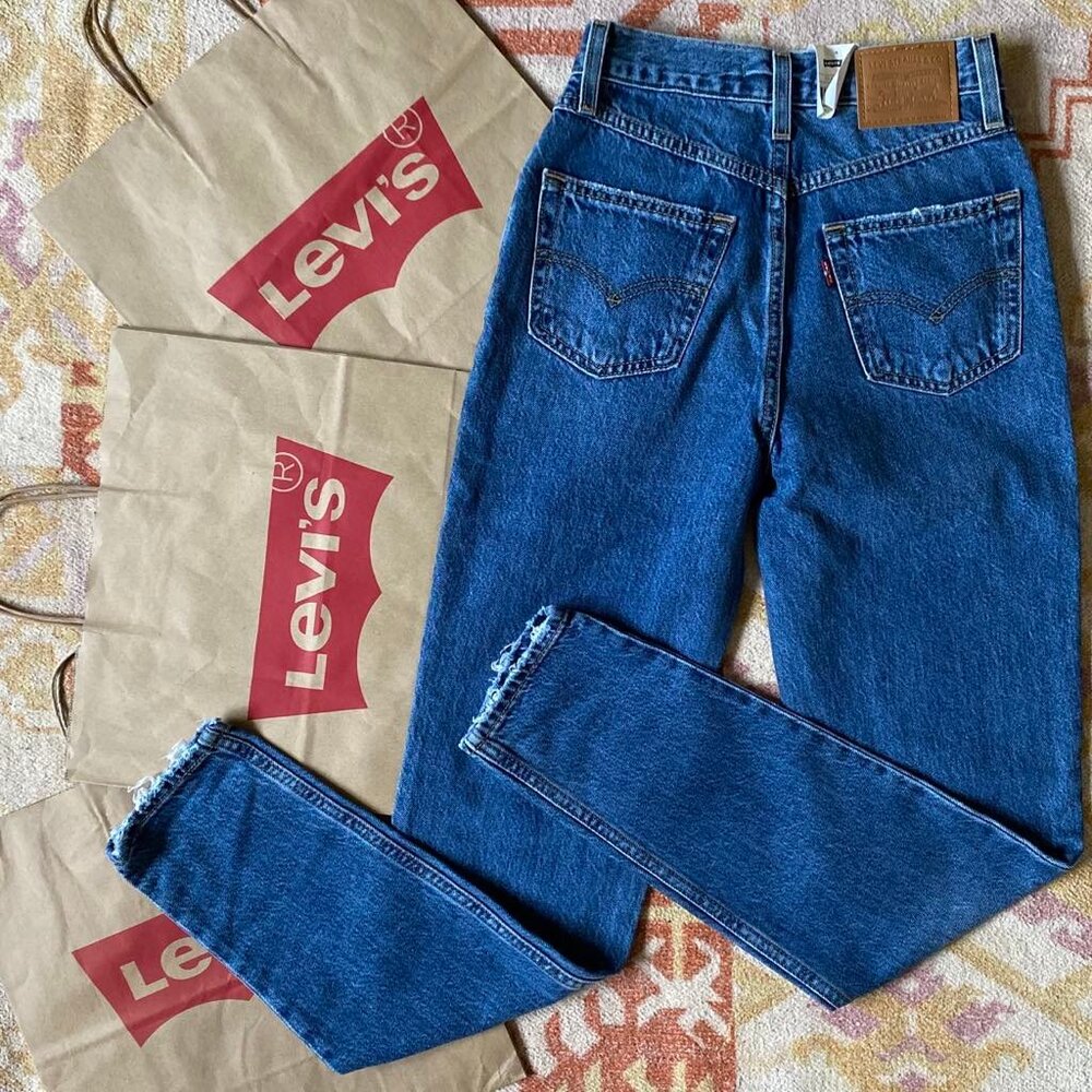 LEVI'S : '80's Mom Jeans Relaxed & Tapered (Size: 23x30) NWT